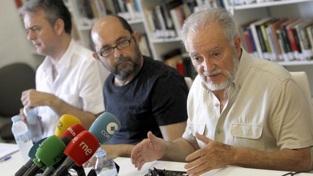 Julio Anguita permanece estable dentro de la gravedad en la UCI del hospital Reina Sofía de Córdoba