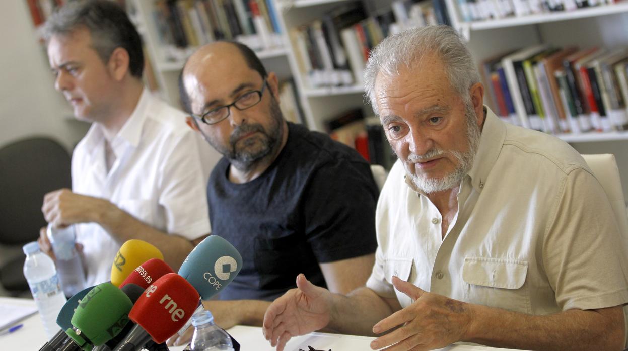 Julio Anguita, durante una rueda de prensa en una imagen de archivo