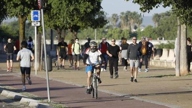 Las contradicciones de la Fase 1 | ¿Cuánto tiempo continuado puede permanecer un cordobés en la calle?