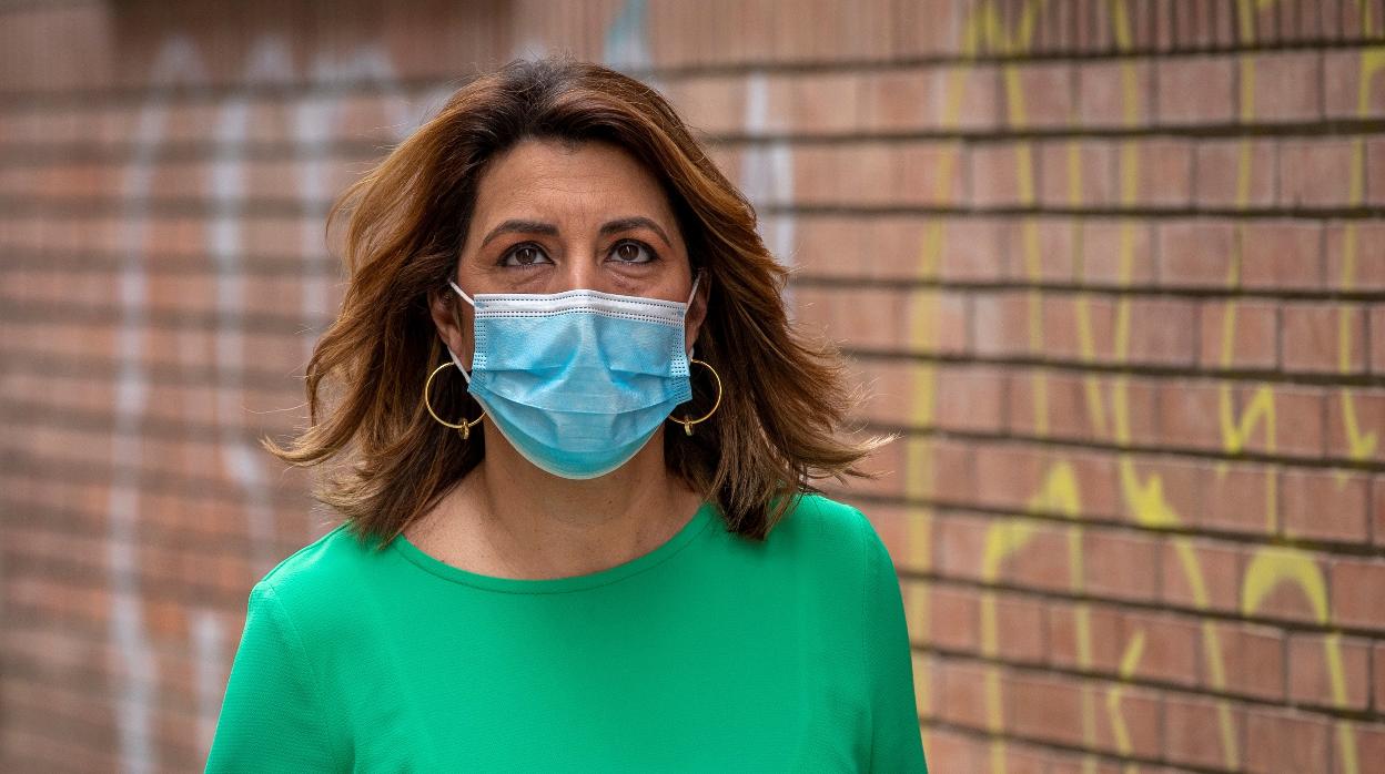 Susana Díaz, con mascarilla, se muestra crítica con la gestión de la Junta en la crisis sanitaria