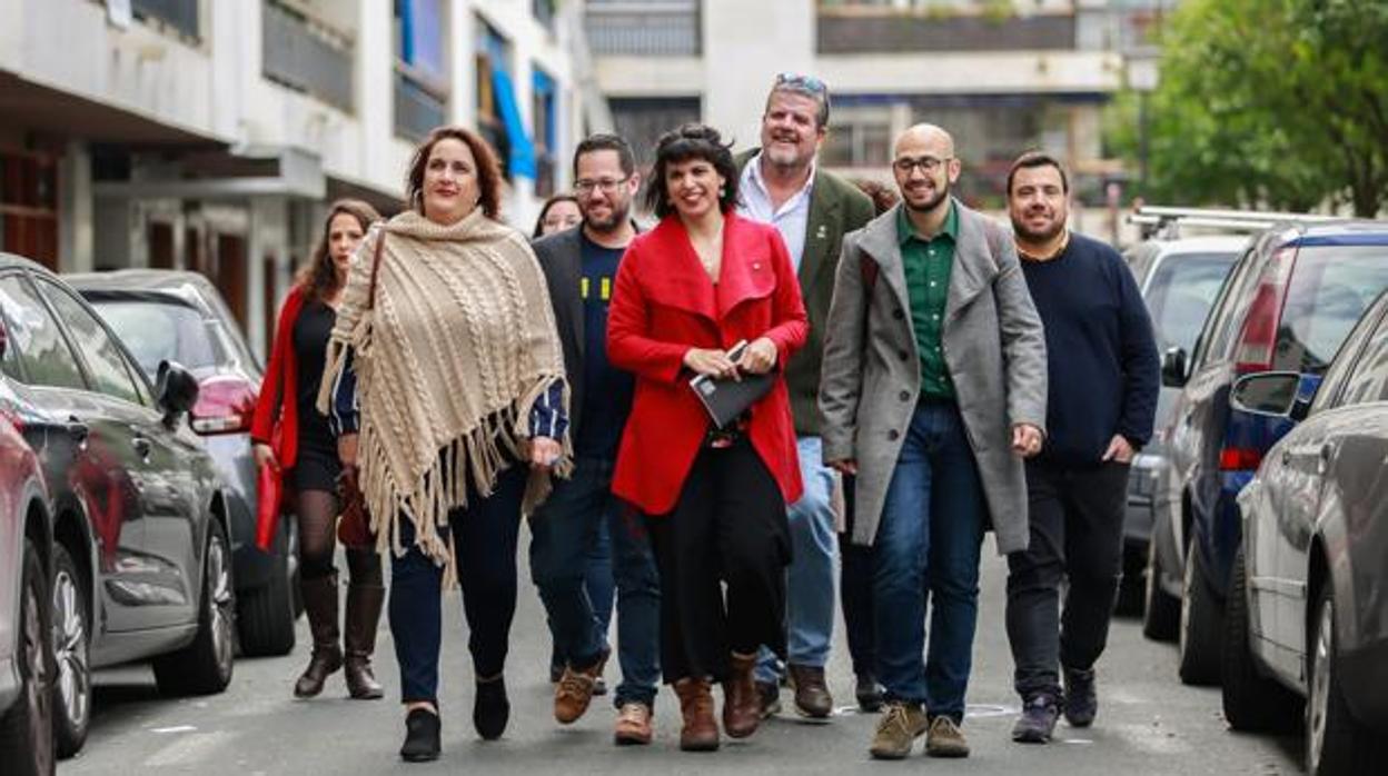 Teresa Rodríguez junto a los miembros del grupo parlamentario el pasado febrero cuando rompieron con Podemos