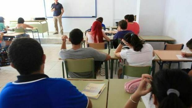 La Educación concertada de Andalucía se queja de discriminación en la compra de material sanitario contra el coronavirus