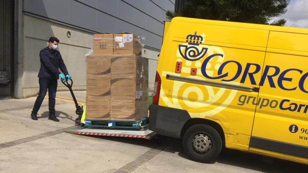 Correos repartirá las 300.000 mascarillas del Ayuntamiento de Córdoba, dos por domicilio