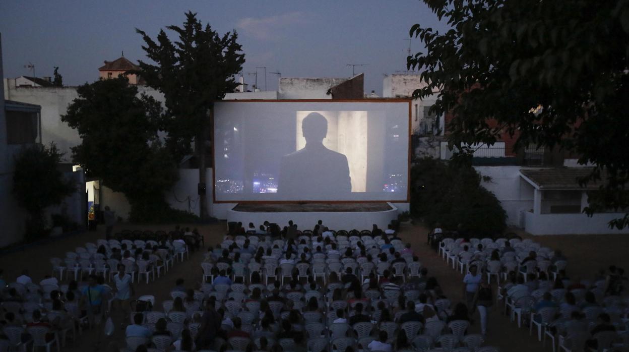 Proyección en el cine Delicias de Córdoba