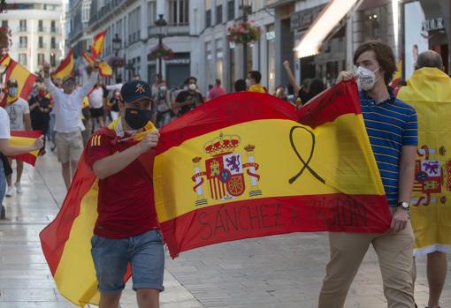 Los manifestantes han pedido la dimisión del Gobierno mientras hacían sonar sus cacerolas