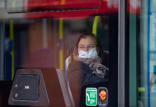 Cuándo usar mascarillas en coches, motos y transporte público