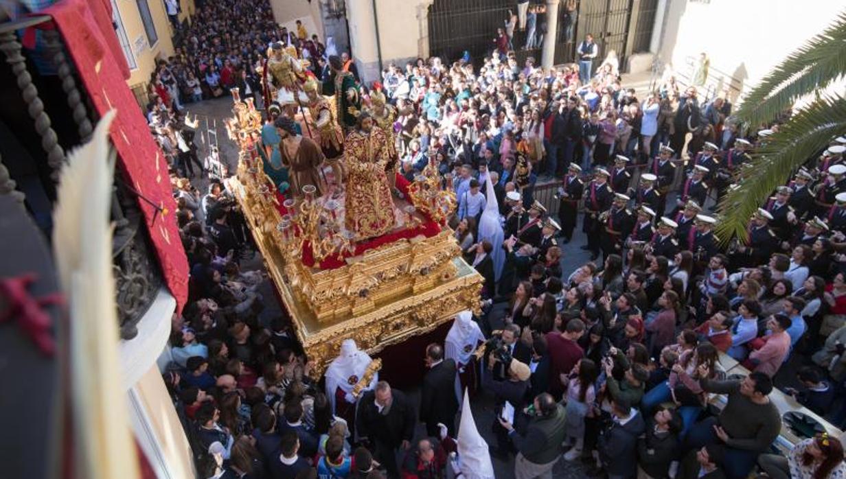 Salida de Nuestro Padre Jesús de la Sentencia con la banda de Santa Victoria de León