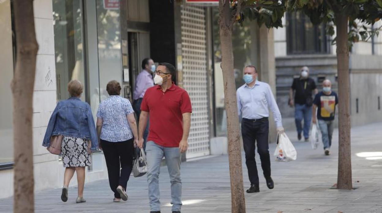 Viandanets en la calle Cruz Conde en la jornada de ayer