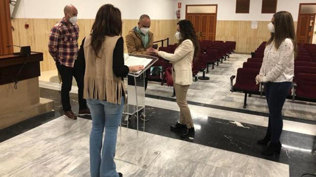 Boda en el Ayuntamiento de Córdoba durante la epidemia del coronavirus