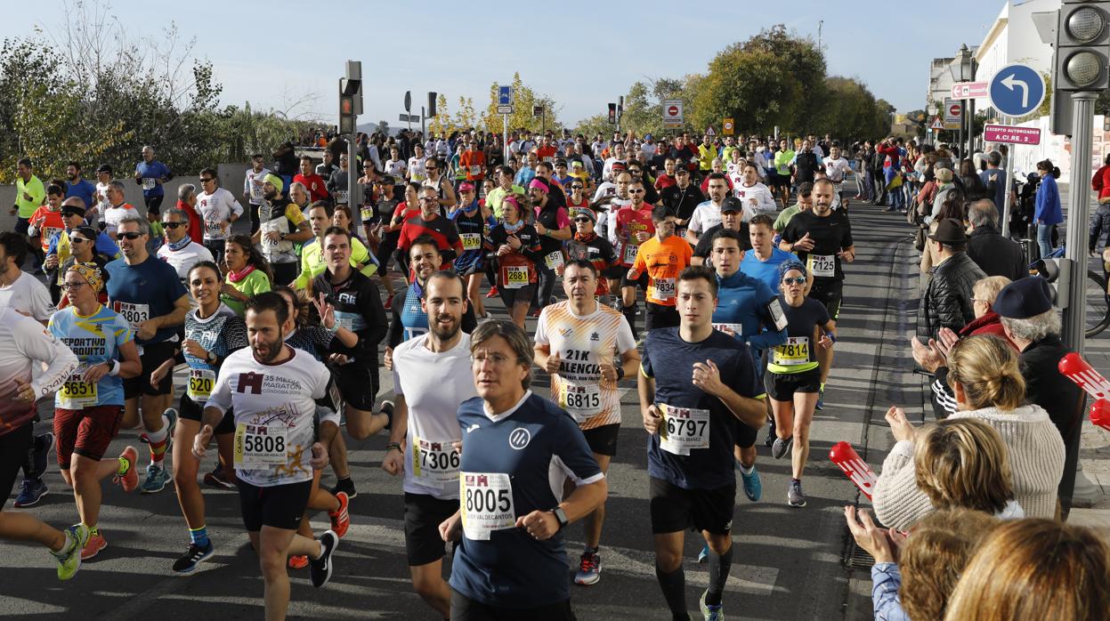 Corredores por la Ribera en la Media Maratón de Córdoba de 2019