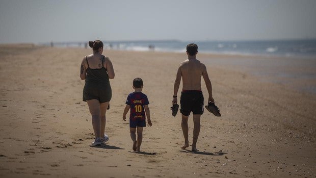 Los vigilantes de la playa cobrarán 1.900 euros netos al mes entre junio y septiembre