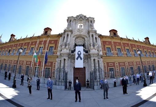 MInuto de silencio en el Palaci de San Telmo