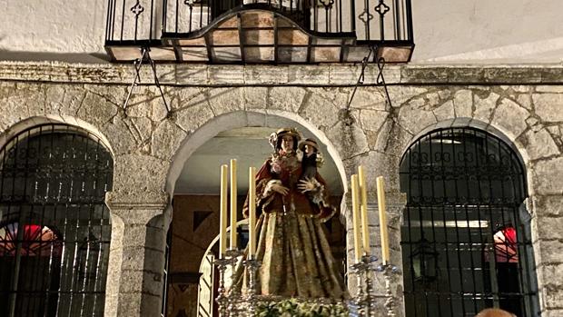 La Virgen de Araceli es trasladada por sorpresa a la parroquia de San Mateo durante la madrugada