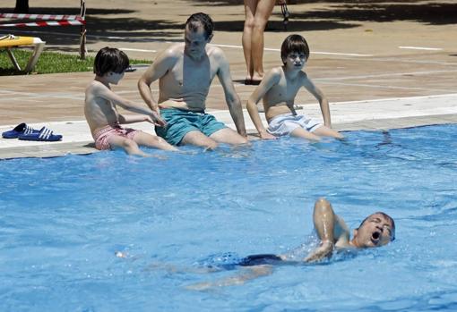 ¿Qué piscinas abrirán en los municipos de Córdoba? Consulta si podrás bañarte en tu pueblo este verano