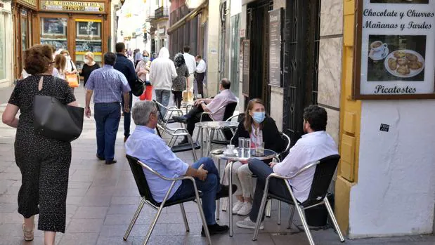 Las normas de la Junta de Andalucía en la desescalada: aforo del 75% en terrazas y cierre de discotecas