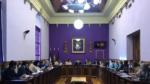 Denuncian al alcalde de Jaén por malversación y prevaricación tras cerrar la radiotelevisión municipal