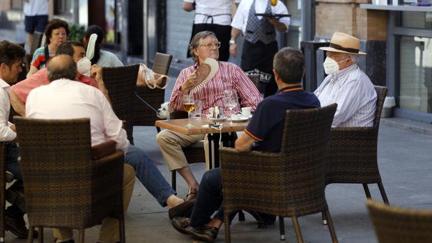 El Ayuntamiento de Córdoba recibe el triple de peticiones para legalizar veladores que para ampliarlos