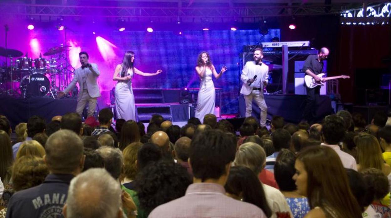 Espectáculo musical durante una edición de la Feria de Lucena