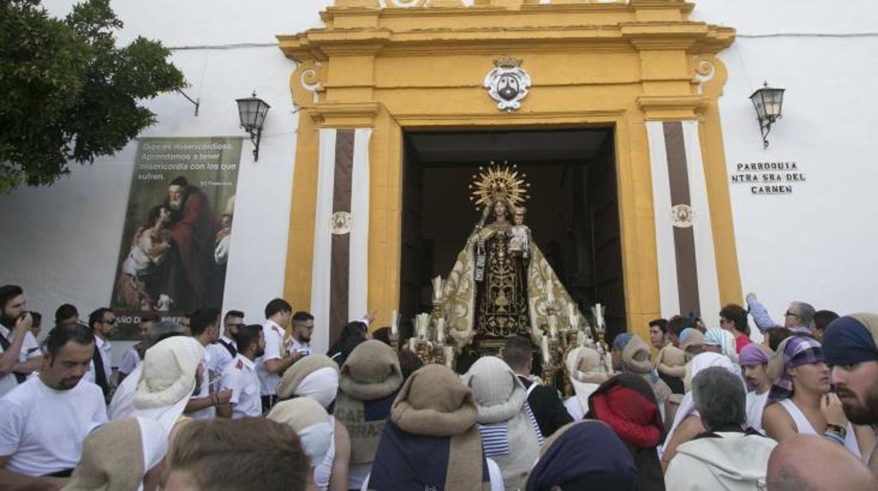 Procesión de la Virgen del Carmen de Puerta Nueva en años anteriores