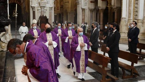 ¿Cuánto gana un cura en Córdoba?