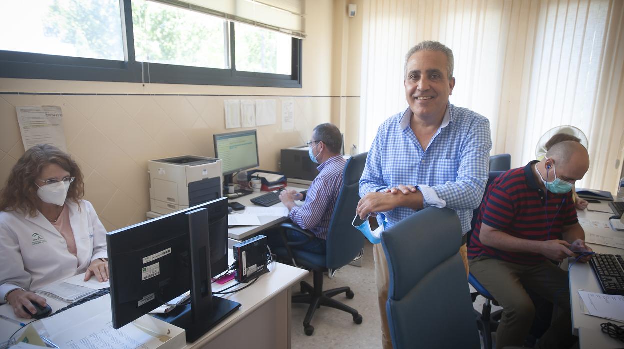 Juan Carlos Morilla, en el centro de salud de Málaga donde tiene su «base»