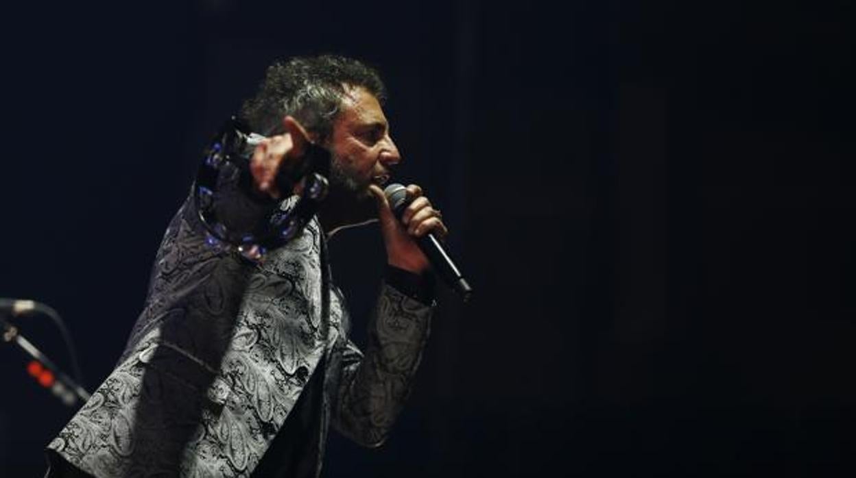 Carlos Tarque, vocalista de M Clan en un concierto