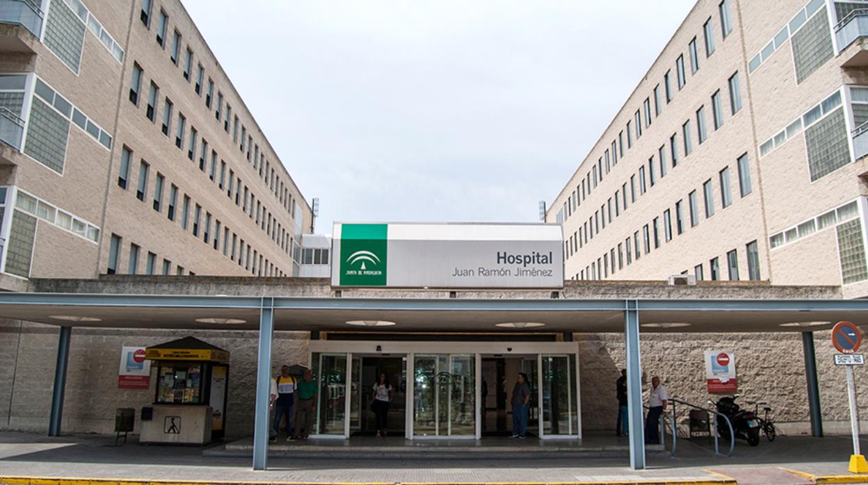 Entrada del hospital Juan Ramón Jiménez de Huelva