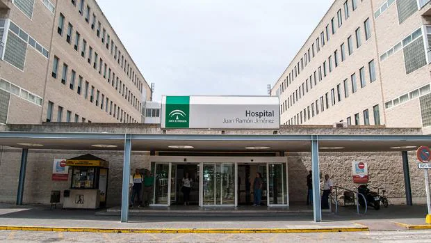 Un menor evacuado al hospital tras el choque de dos coches en Huelva