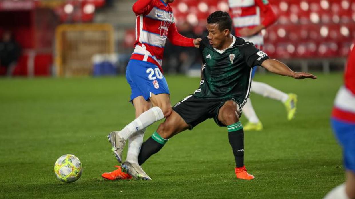 Luis Garrido en el encuentro ante el Recreativo Granada