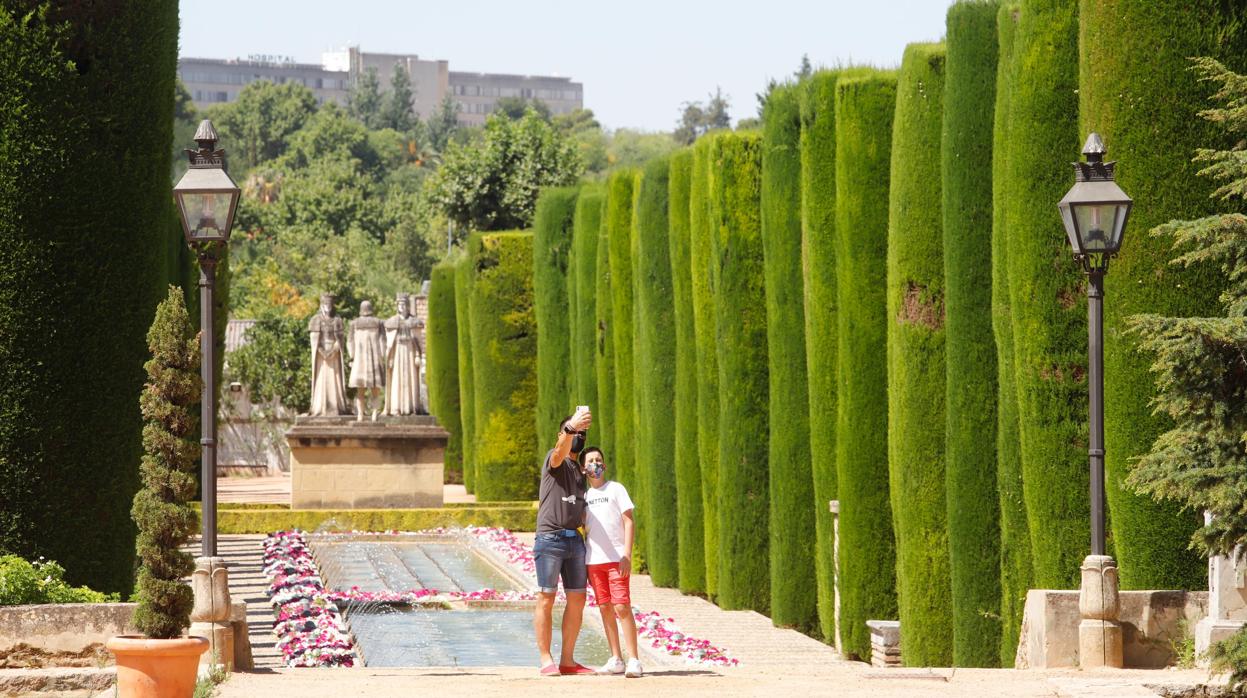 Visitantes en los Jardines del Alcázar