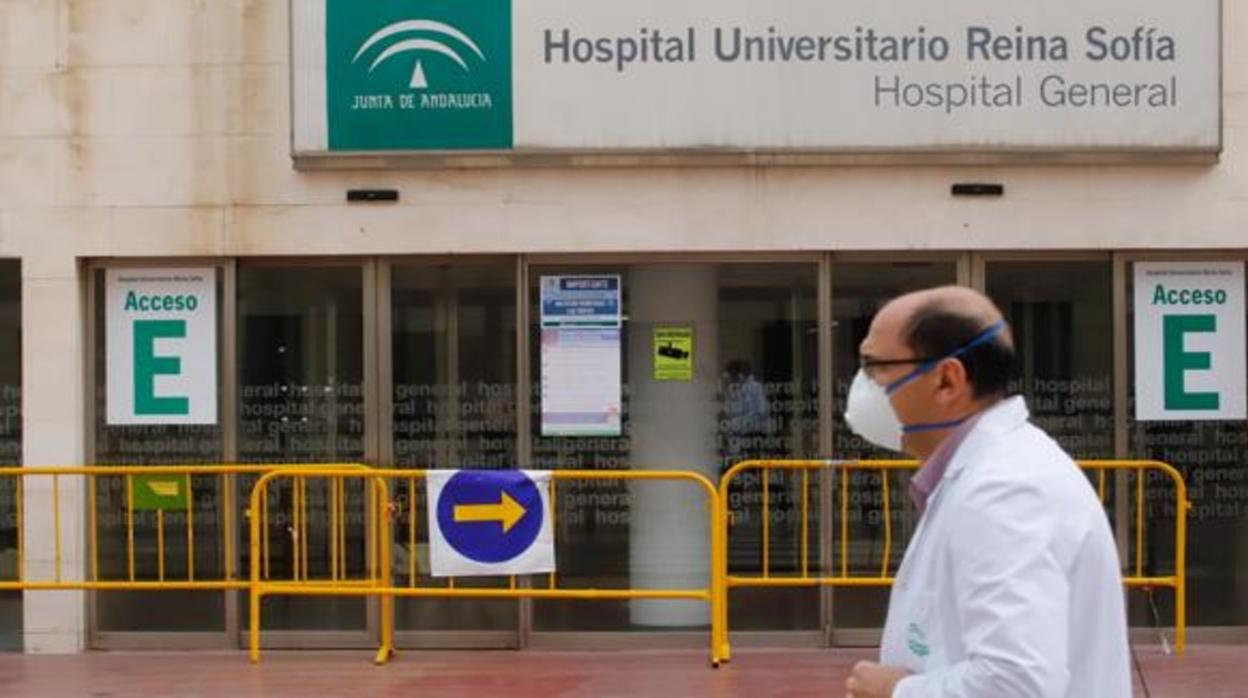 Entrada del hospital Reina Sofía de Córdoba