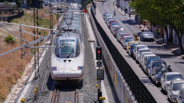 El AVE a Granada transportó a 43.000 personas desde la estación de Córdoba