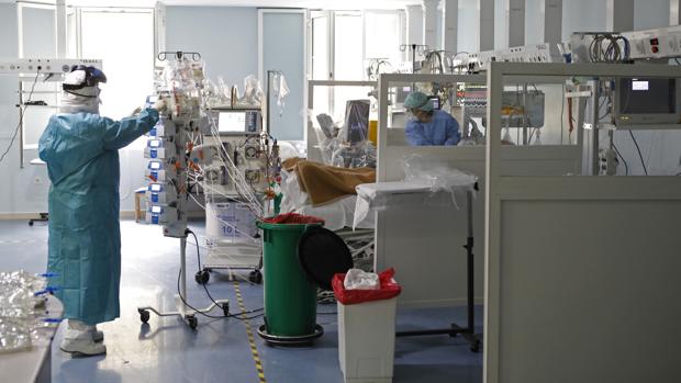 Andalucía baja en ingresados en hospital por coronavirus pese a los rebrotes