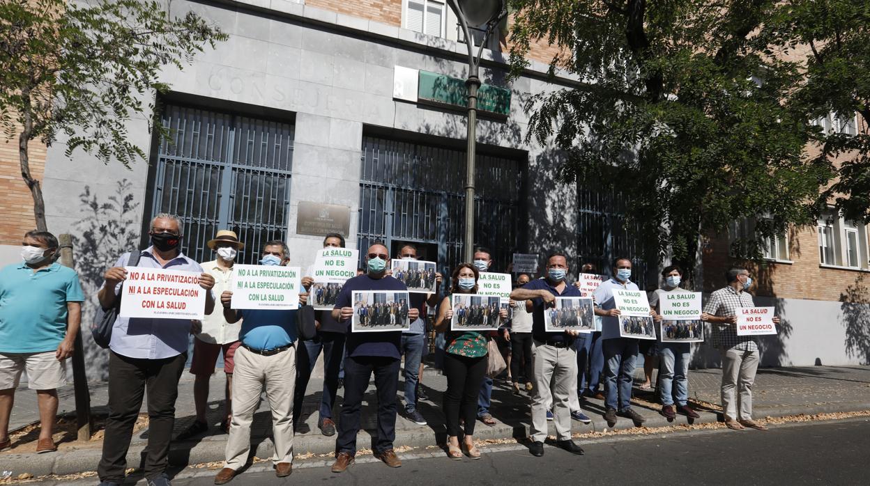 Concentración de rechazo al pago en el aparcamiento del hospital Reina Sofía de Córdoba