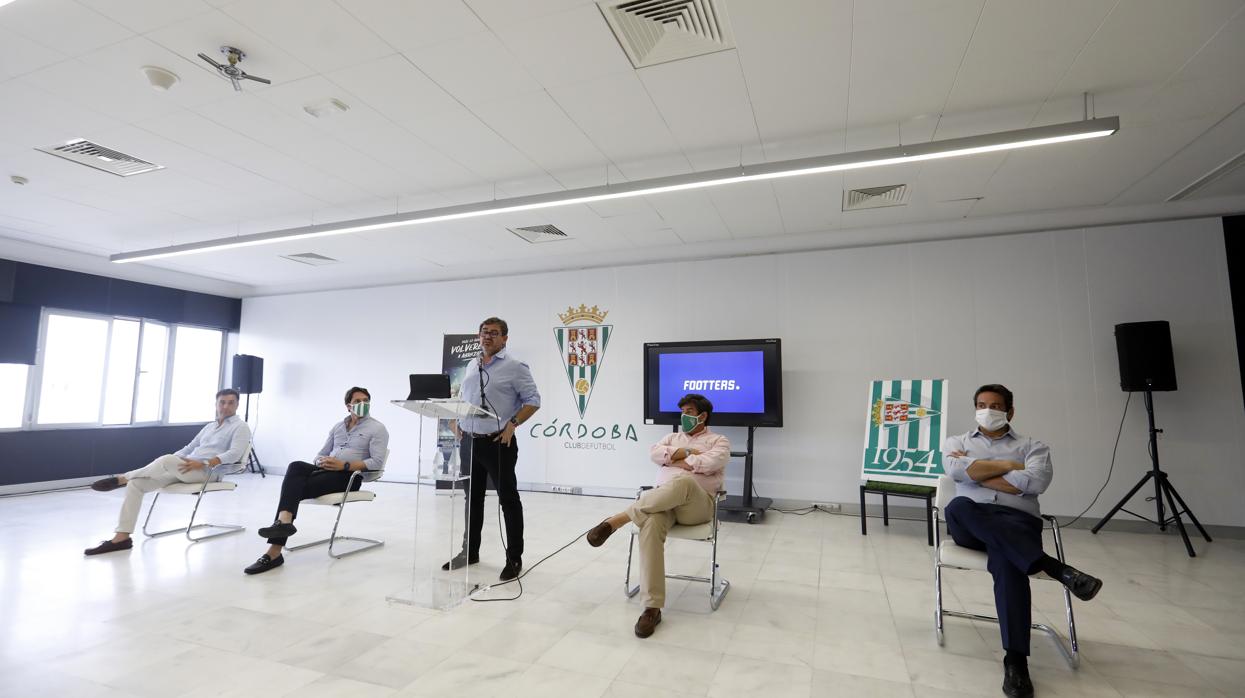 El consejo de administración del Córdoba CF, en el salón de acto, que concluye el ERTE este martes