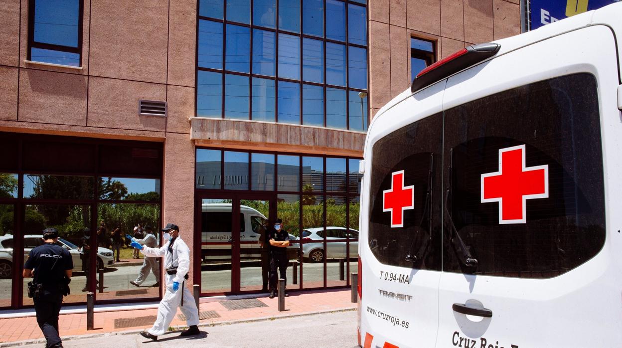 El Centro de Acogida de Cruz Roja de Málaga sigue aislado al detectarse un brote con 105 casos de Covid-19