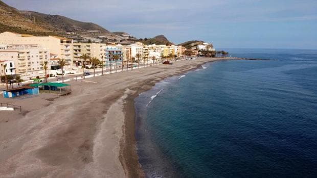Las mejores playas de Granada para disfrutar este verano en la «nueva normalidad»