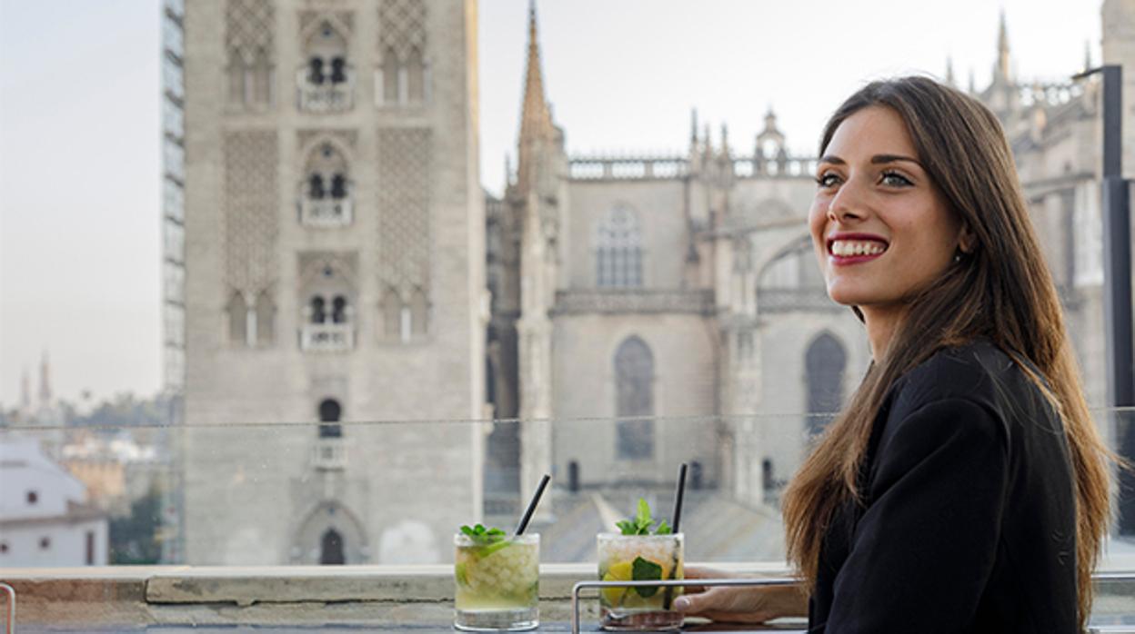 Este emblemático cinco estrellas, situado frente a la Catedral y la Giralda, en pleno Barrio de Santa Cruz