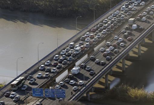 Atasco en la entrada de Sevilla