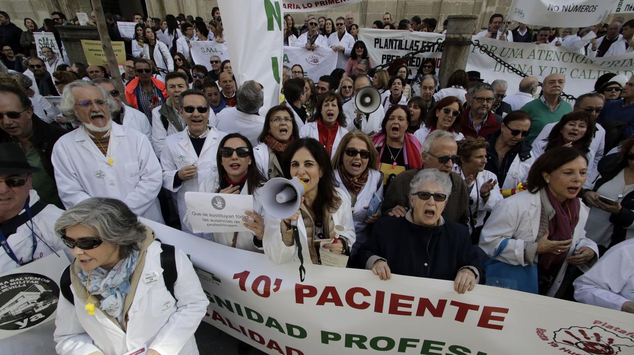 Protesta de sanitarios en Sevilla en 2014