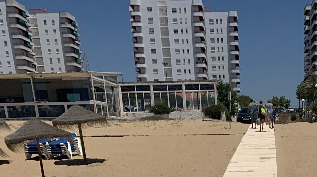 La terraza del establecimiento de José Luis Gómez en Punta Umbría