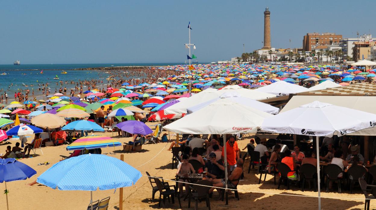 Playa de Regla, en Chipiona, que el domingo hubo de restringir el acceso