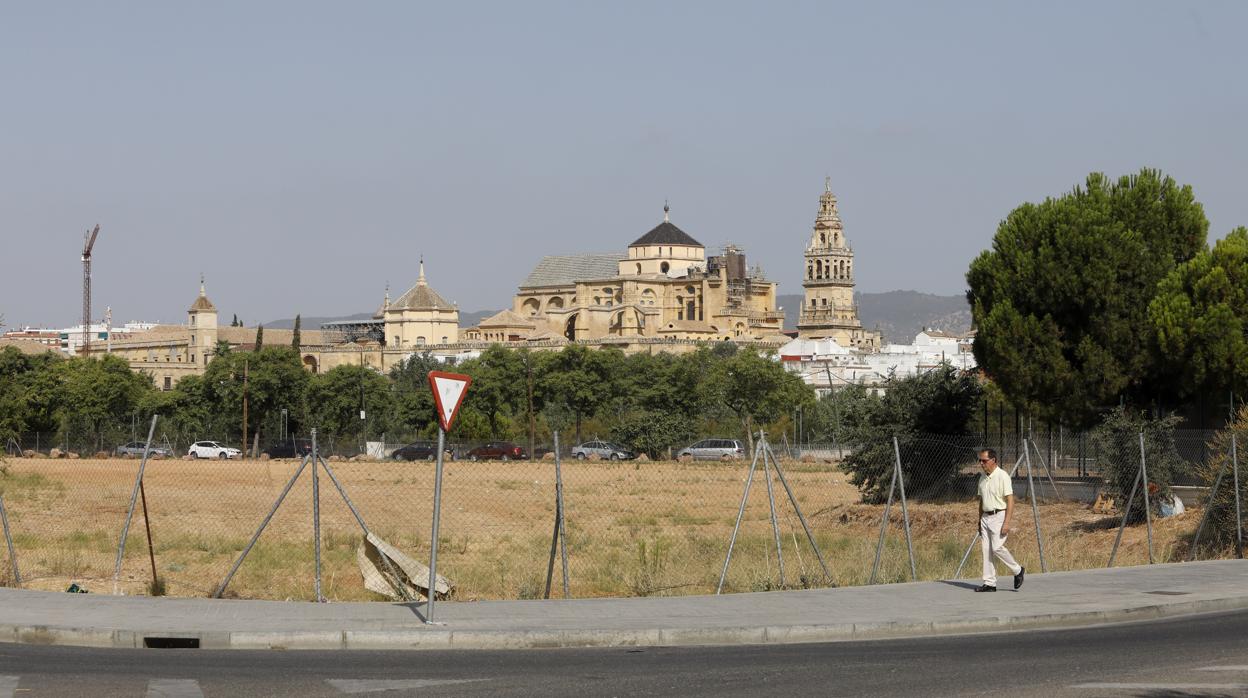 Solar de Miraflores frente a la Mezquita