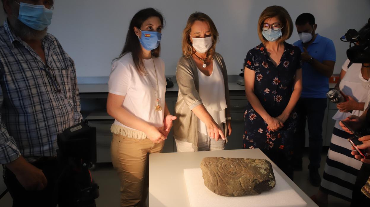 Presentación de la estela de guerrero de Belalcázar en el Museo Arqueológico de Córdoba