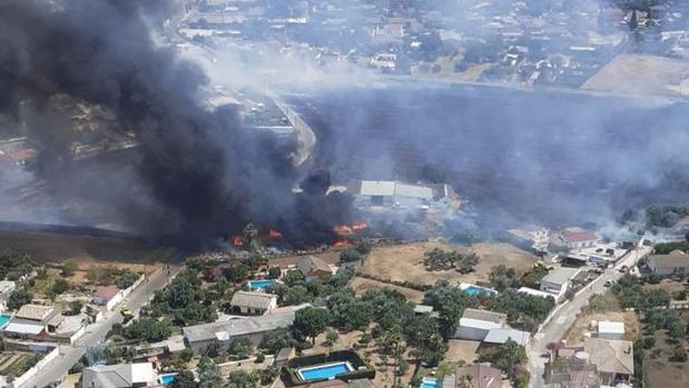 Controlado el incendio en Las Quemadillas, que obligó a desalojar media docena de parcelas