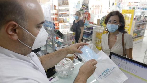 Córdoba llega al uso obligado de mascarillas por la Junta de Andalucía con la mejor evolución del virus