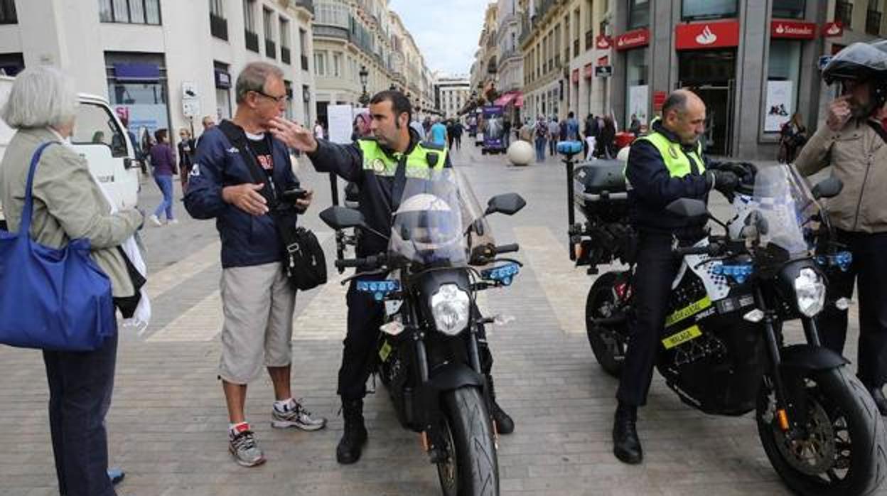 Los agentes de la Policía Local lo detuvieron por atentado a la autoridad