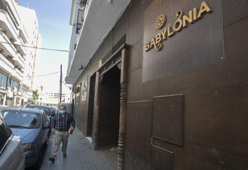 Salud y el Ayuntamiento de Córdoba buscan acotar el brote de la discoteca para evitar su expansión