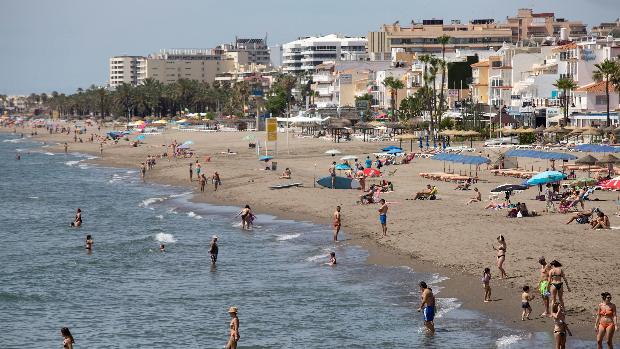 Muere ahogado un hombre de 50 años en una playa de Torremolinos tras sentirse mal dentro del agua