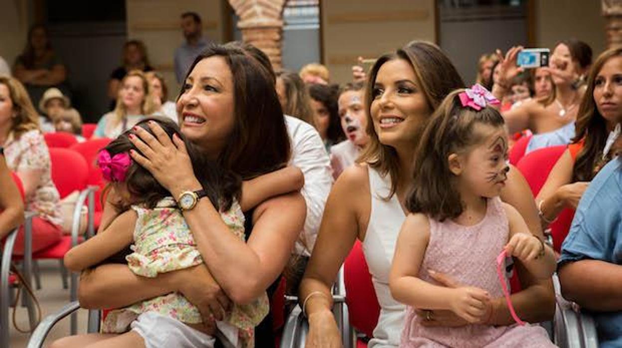 Eva Longoria y María Bravo durante el fin de semana solidario en Marbella